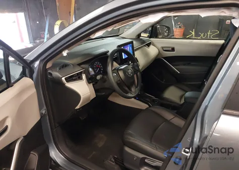 2025 Toyota Corolla Cross L z USA, uszkodzony, nr VIN 7MUAAABG5SV124837